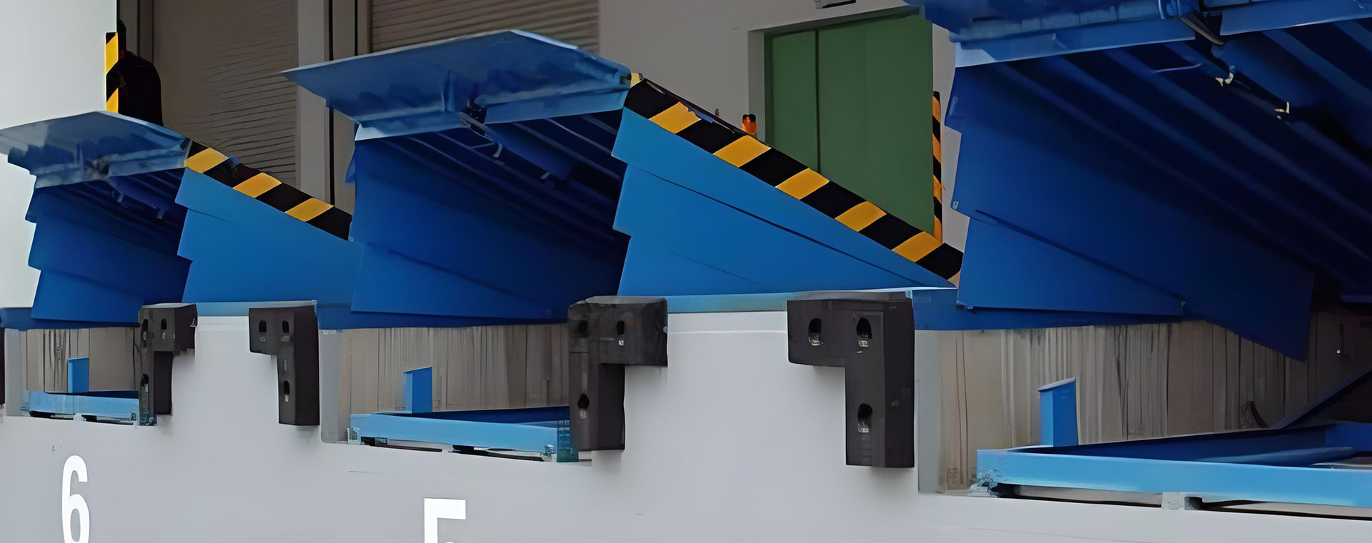 固定式登車(chē)橋、移動(dòng)式登車(chē)橋