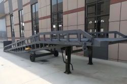 青島地區(qū)登車橋設(shè)備應(yīng)用全解析：選型、優(yōu)勢與常見問題